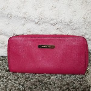 Michael kors wallet